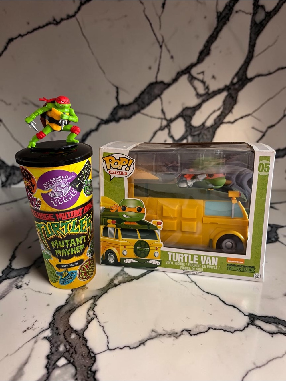 Teenage Mutant Ninja Turtles Yellow Turtle Van Pop! Rides with Red Turtle Figure